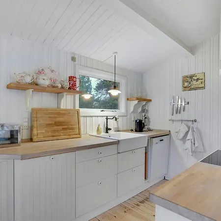 Fjola - 200m From The Sea By Interhome Semesterbostad *