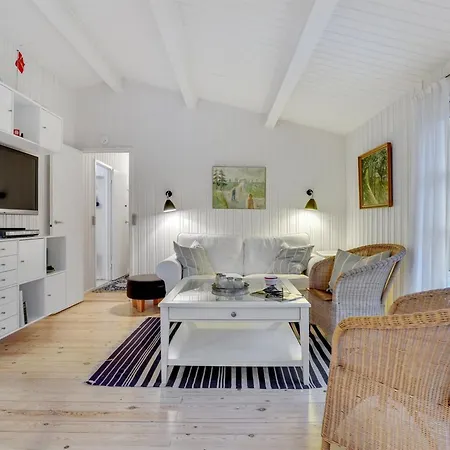 Fjola - 200m From The Sea By Interhome Bøtø By